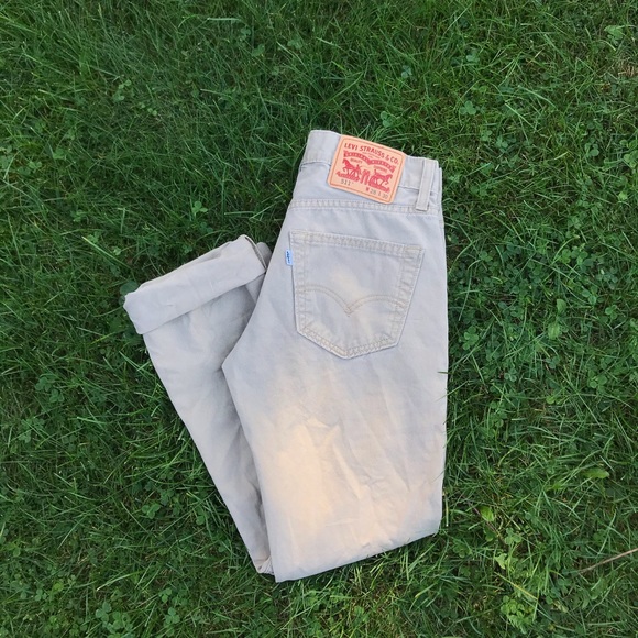 Beige Levi’s - Picture 2 of 5